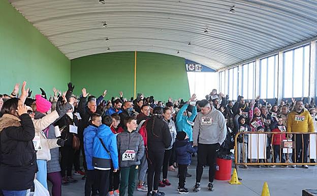 A la marcha han acudido muchas familias completas: con niños pequeños, bebés y mascotas. 