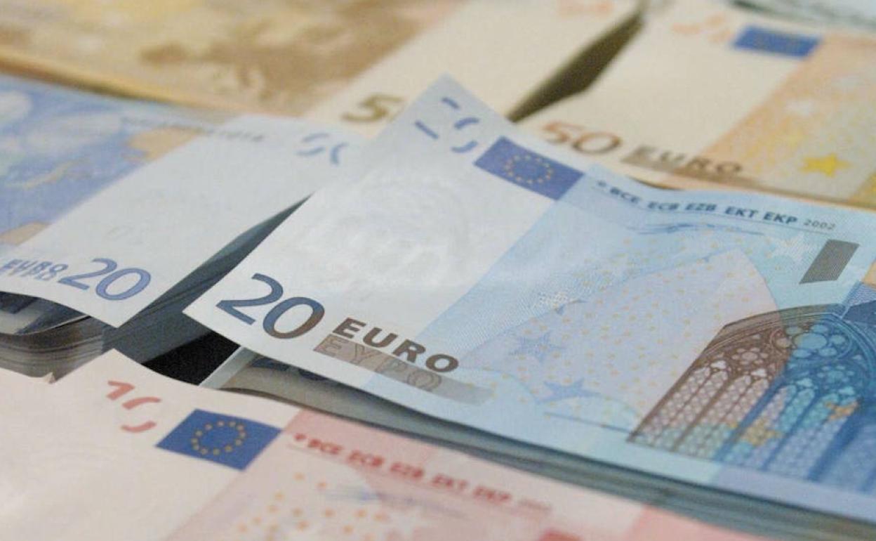 Imagen de archivo de un grupo de billetes.