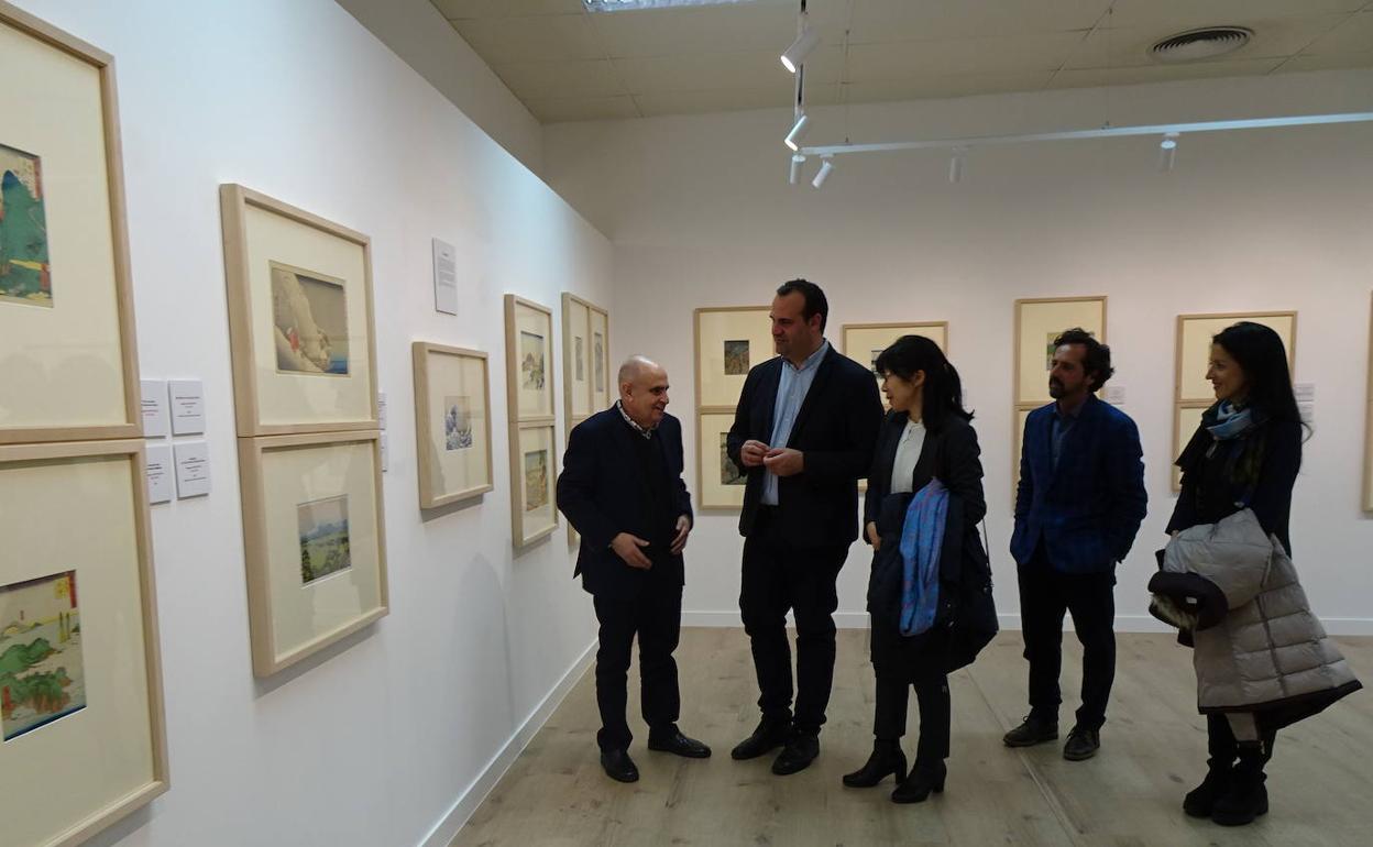 El alcalde de Santa Marta, David Mingo, durante la presentación de la colección. 