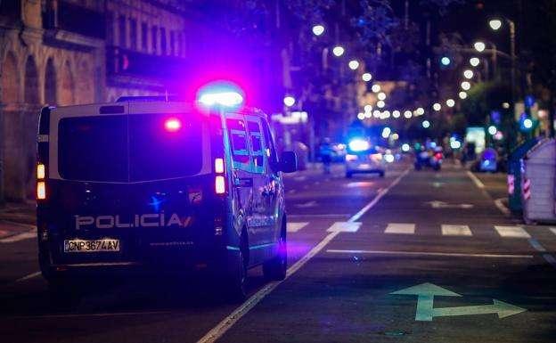 Detenido en la Gran Vía de Salamanca por arrojar una katana a los porteros de una discoteca