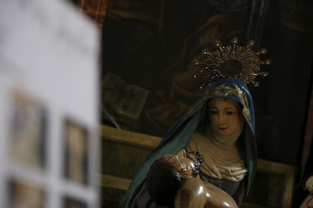 Fotos: Nuestra Señora de las Angustias recupera su policromía original