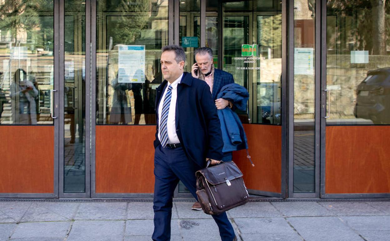 El abogado de la parte demandante en el caso del PP, Enrique Herrera,.