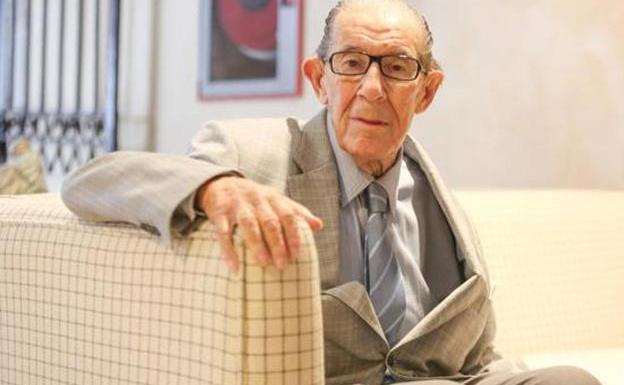 Fallece Juan Velarde, maestro de economistas