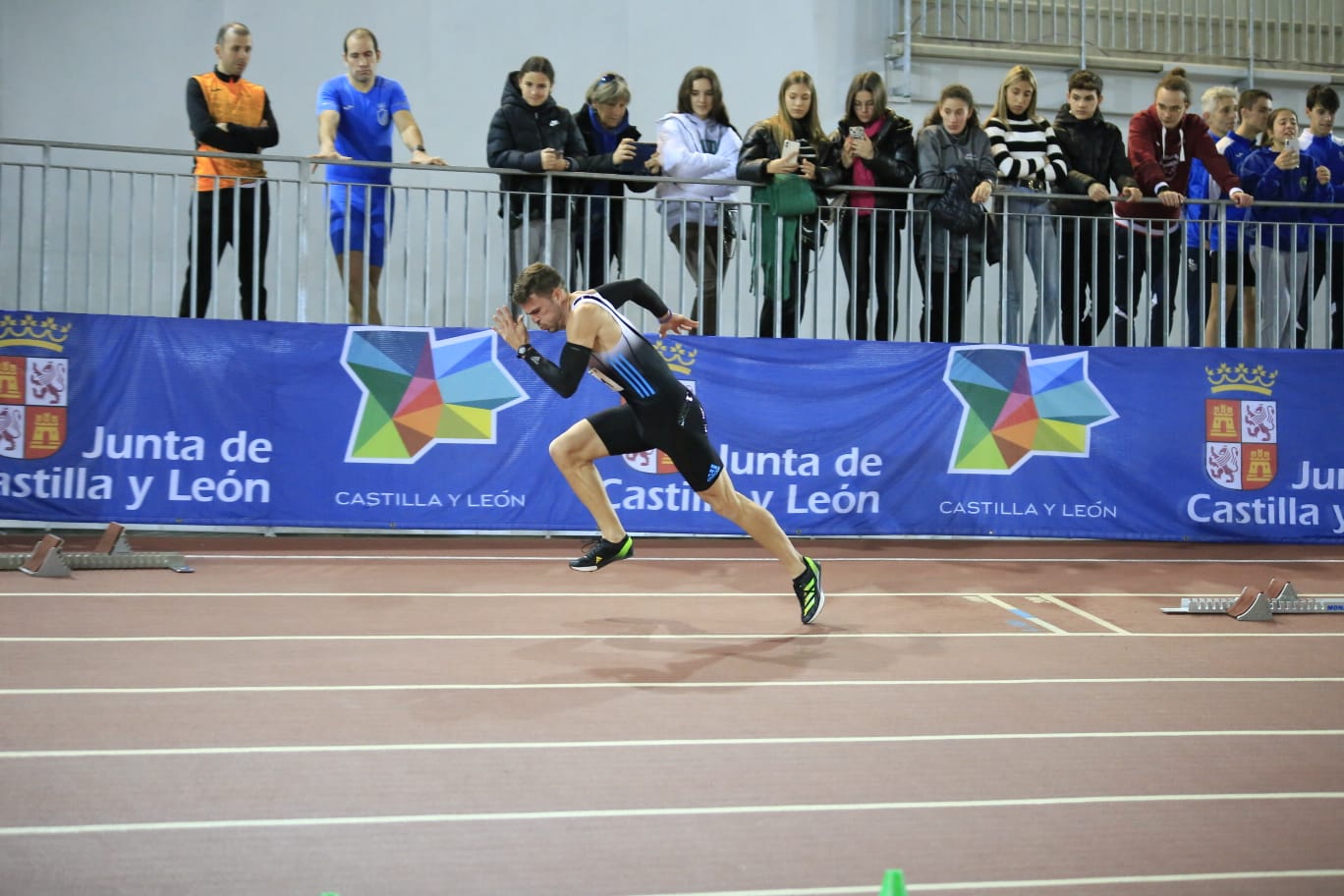 Fotos: Husillos se queda a dos centésimas del récord nacional de 200 en Salamanca