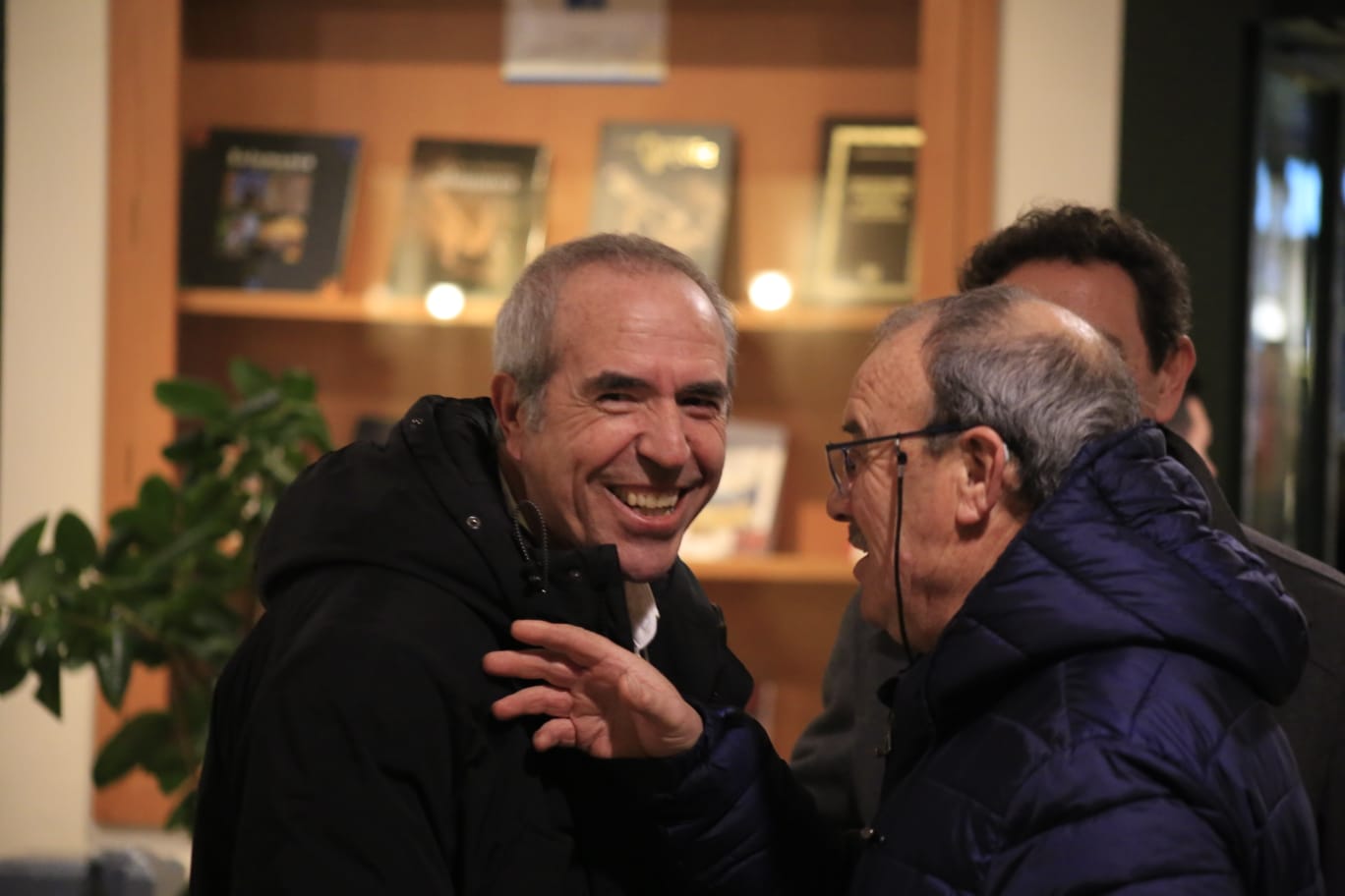 Fotos: Históricos de la UDS asisten a la presentación del libro que homenajea al club