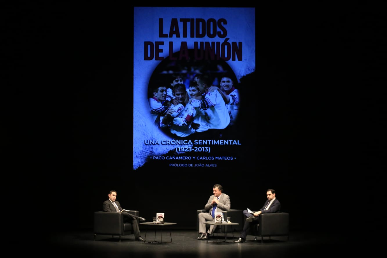 Fotos: Históricos de la UDS asisten a la presentación del libro que homenajea al club