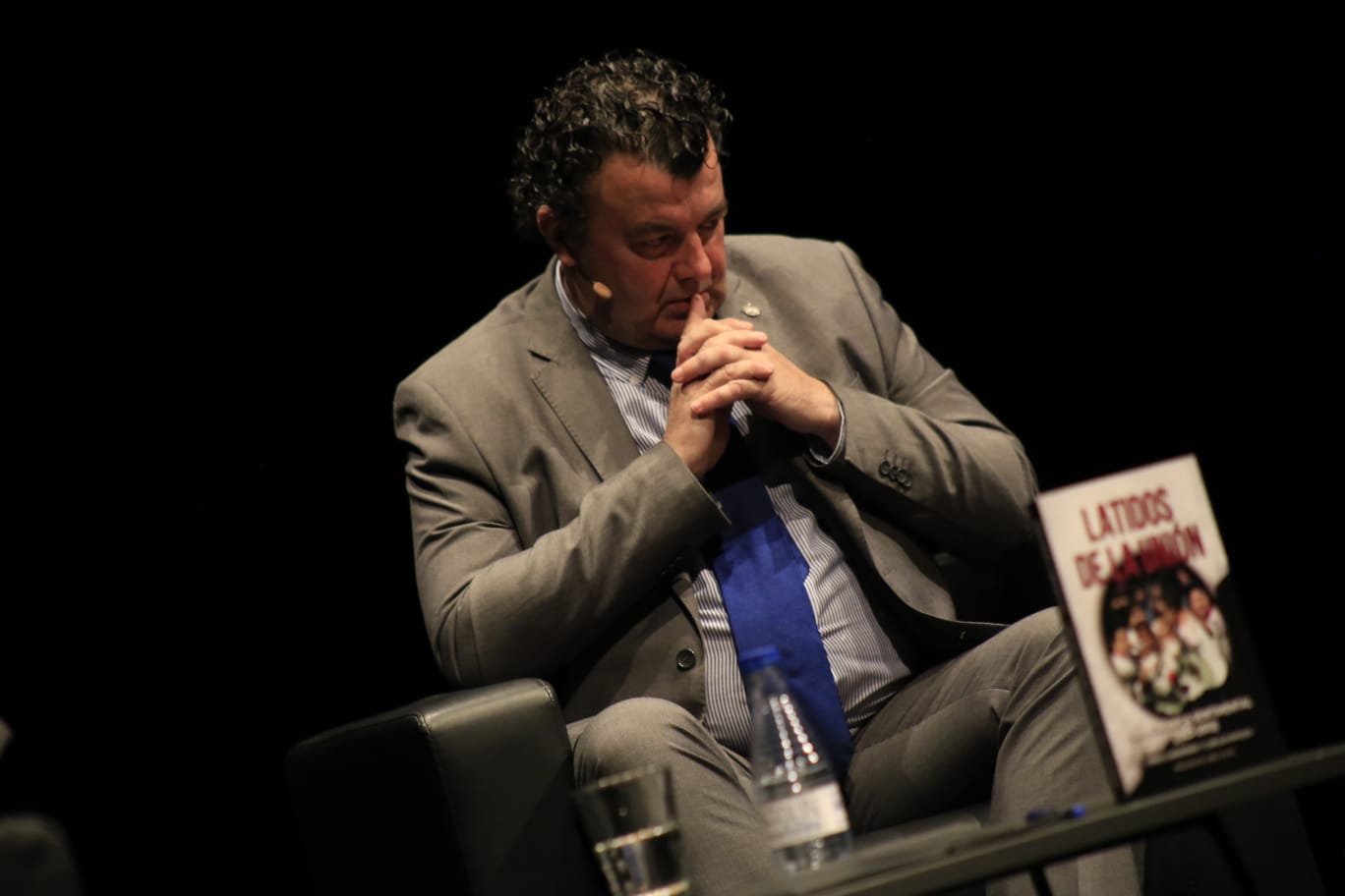 Fotos: Históricos de la UDS asisten a la presentación del libro que homenajea al club