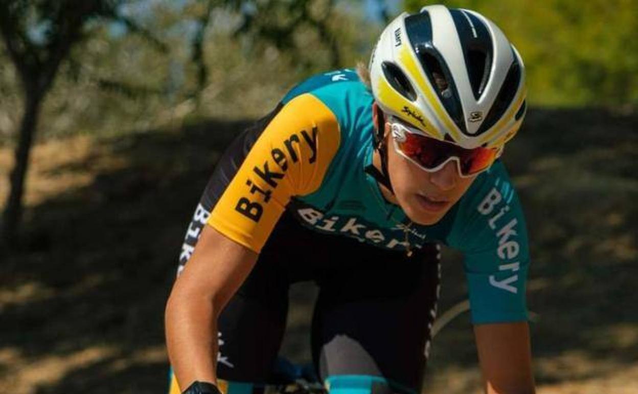 La ciclista Estela Domínguez, durante una carrera. 