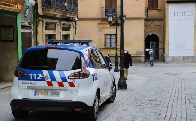 Detenido por encararse a la Policía Local de Salamanca en un registro por ruidos