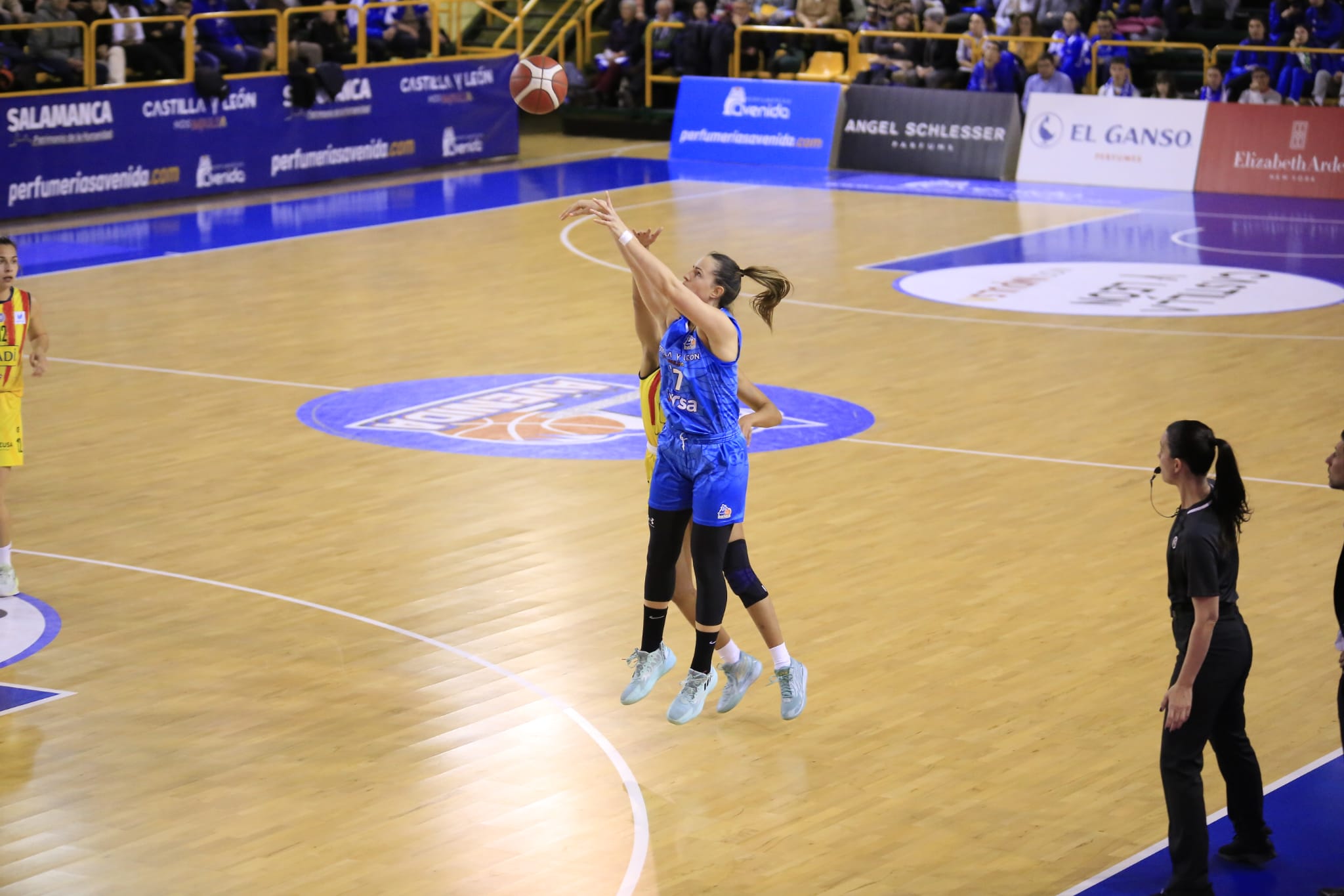 Fotos: Sufrida victoria de Avenida ante Cadí La Seu en un partido muy tenso