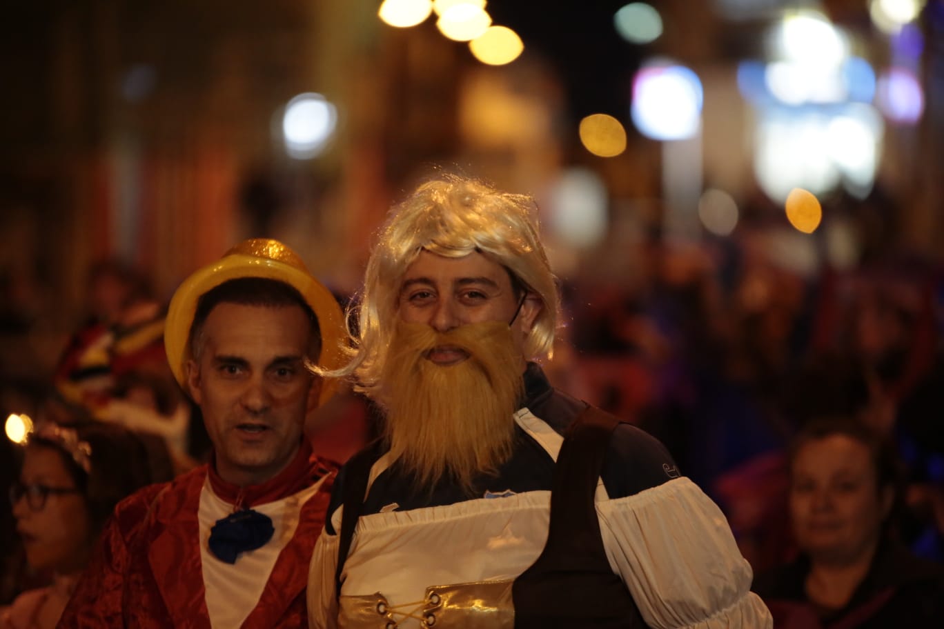 Fotos: Celebración del Lunes de Carnaval en el Barrio del Oeste
