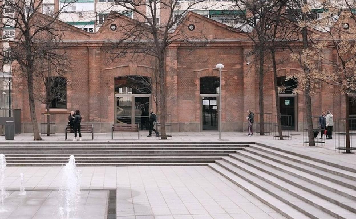 Una de las fachadas del centenario cuartel de artillería y ahora complejo lírico. Javier del Real