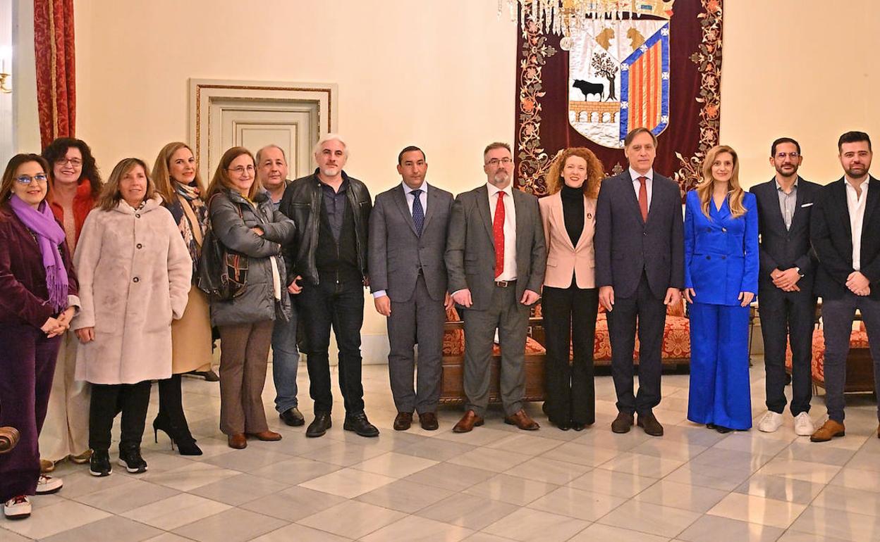 Asistentes a la presentación de la II Semana del Español en el Ayuntamiento de Salamanca. 