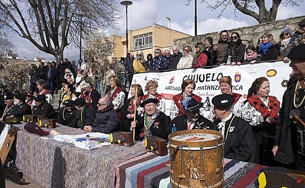 Imagen principal - El folclore tradicional brilla con luz propia en la clausura de la Matanza Típica de Guijuelo
