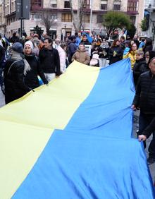 Imagen secundaria 2 - Salmantinos y ucranianos denuncian un año de guerra:«Nuestro corazón está con ellos, allá donde estén»