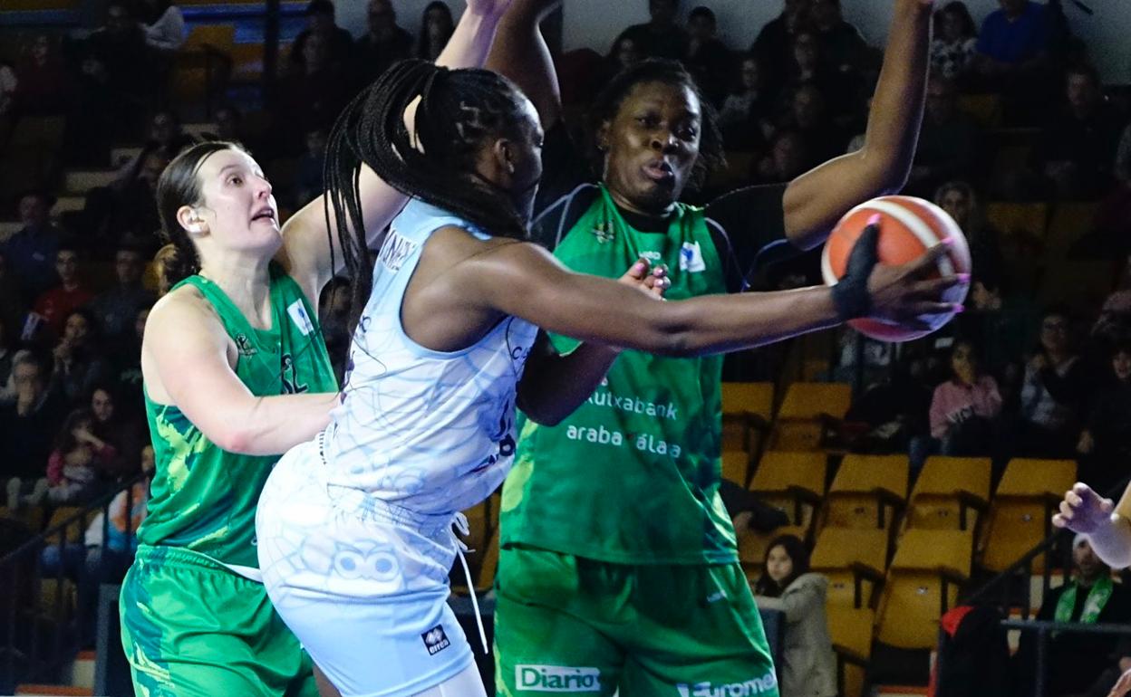 Duelo de la primera vuelta entre Araski y Avenida. 