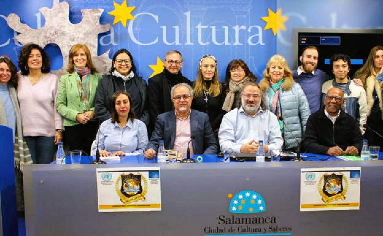 Parte de los poetas participantes. 