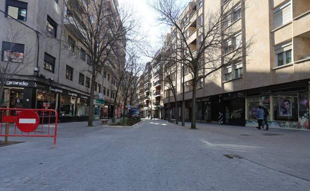 Imagen principal - Obras en cuesta del Carmen, Íscar Peyra y plaza de San Juan Bautista. 