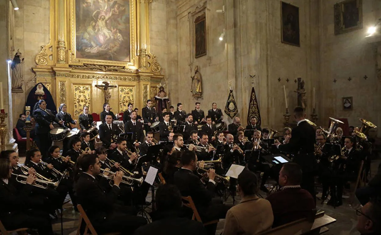 La Agrupación Musical La Expiración durante el acto conmemorativo. 