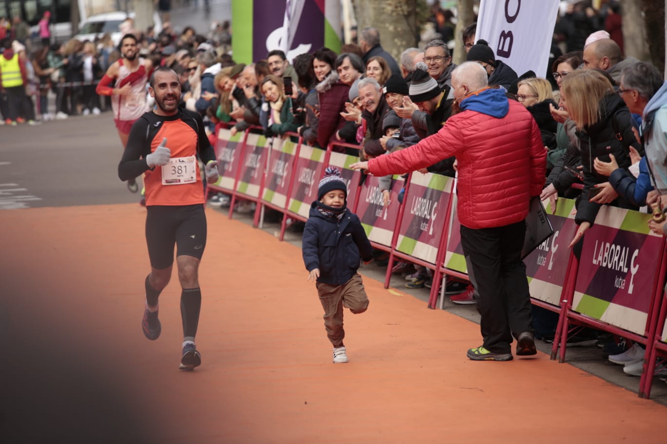 Fotos: Fiesta del atletismo popular salmantino con la Media Maratón