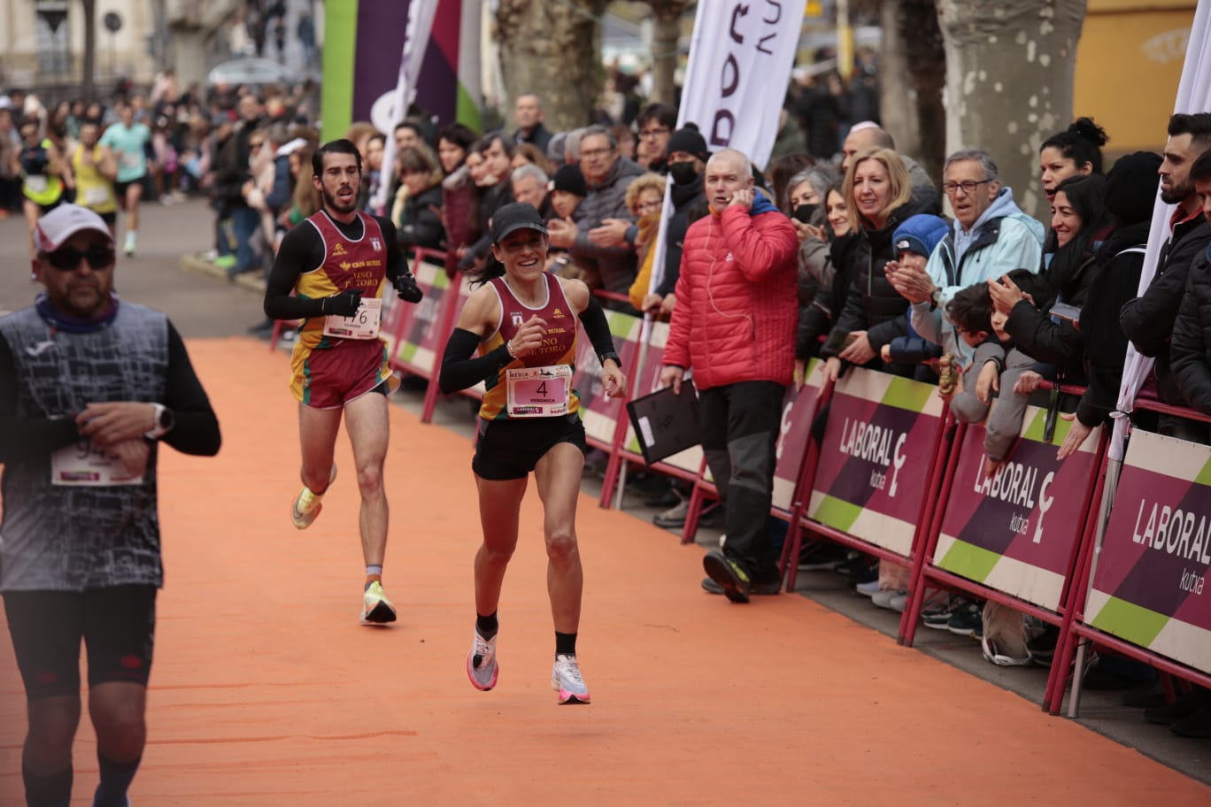 Fotos: Fiesta del atletismo popular salmantino con la Media Maratón