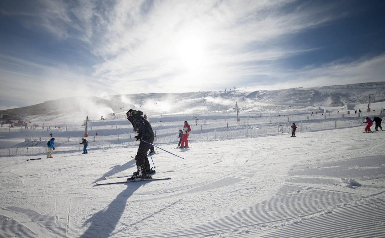 Imagen de archivo de la estación de esquí de La Covatilla.