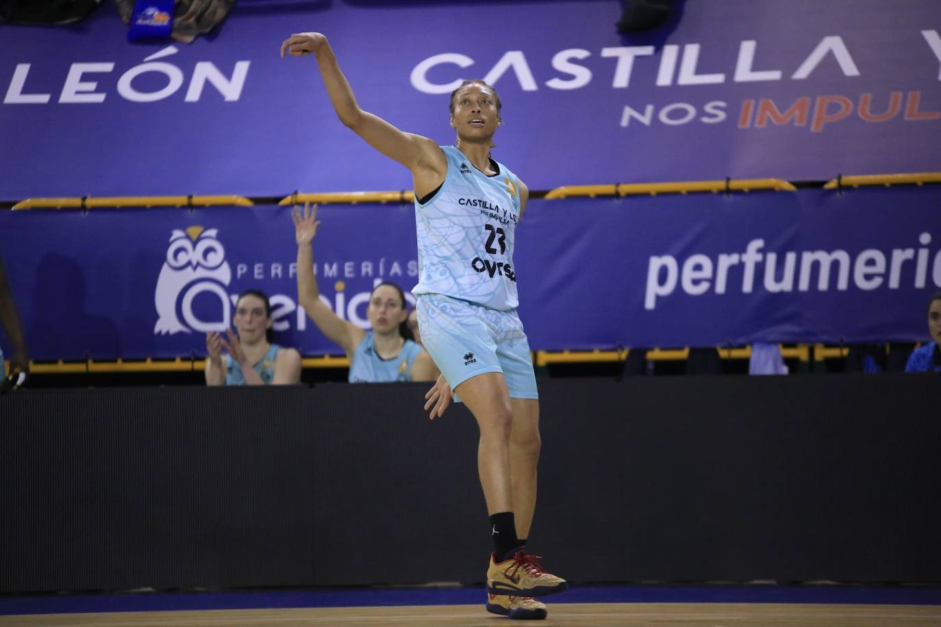 Fotos: Partido Avenida-Araski de Liga