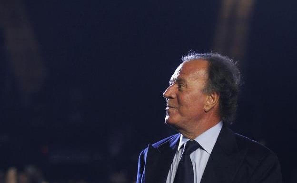 Julio Iglesias.