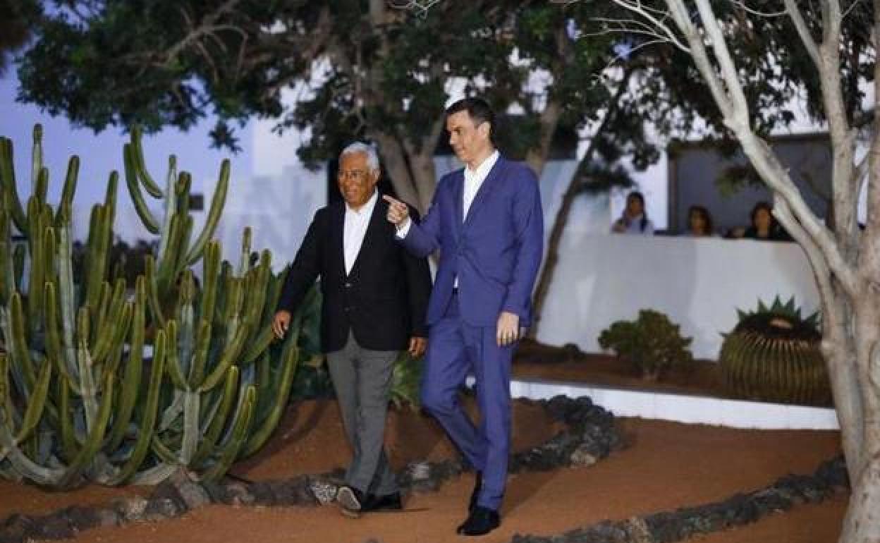 El primer ministro de Portugal, Antonio Costa, y el presidente del Gobierno, Pedro Sánchez, visitan este martes la casa museo de José Saramago en Lanzarote.