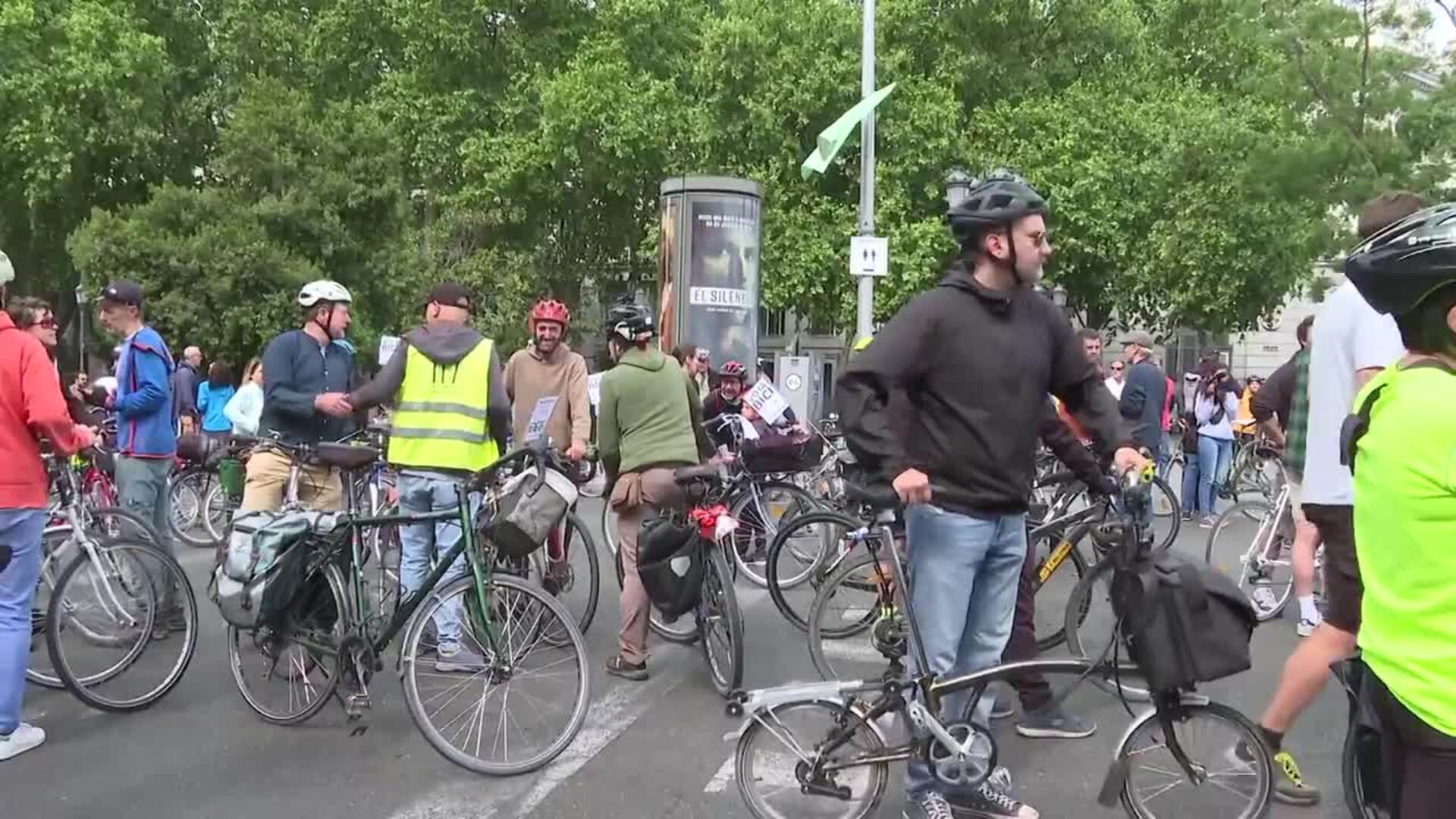 Ciclistas exigen en Madrid carriles bici y caminos que conecten puntos de la Comunidad