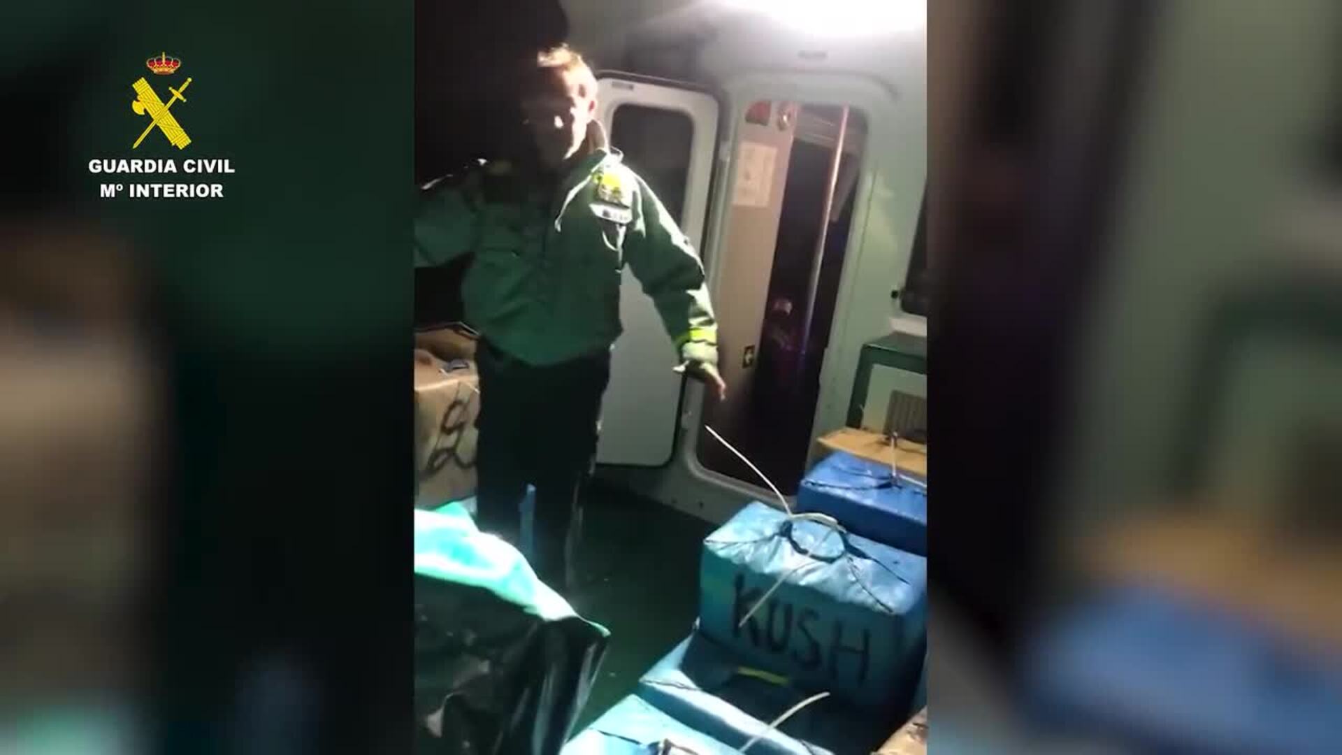 Intervenidas en Cádiz más de cuatro toneladas de hachís en una embarcación