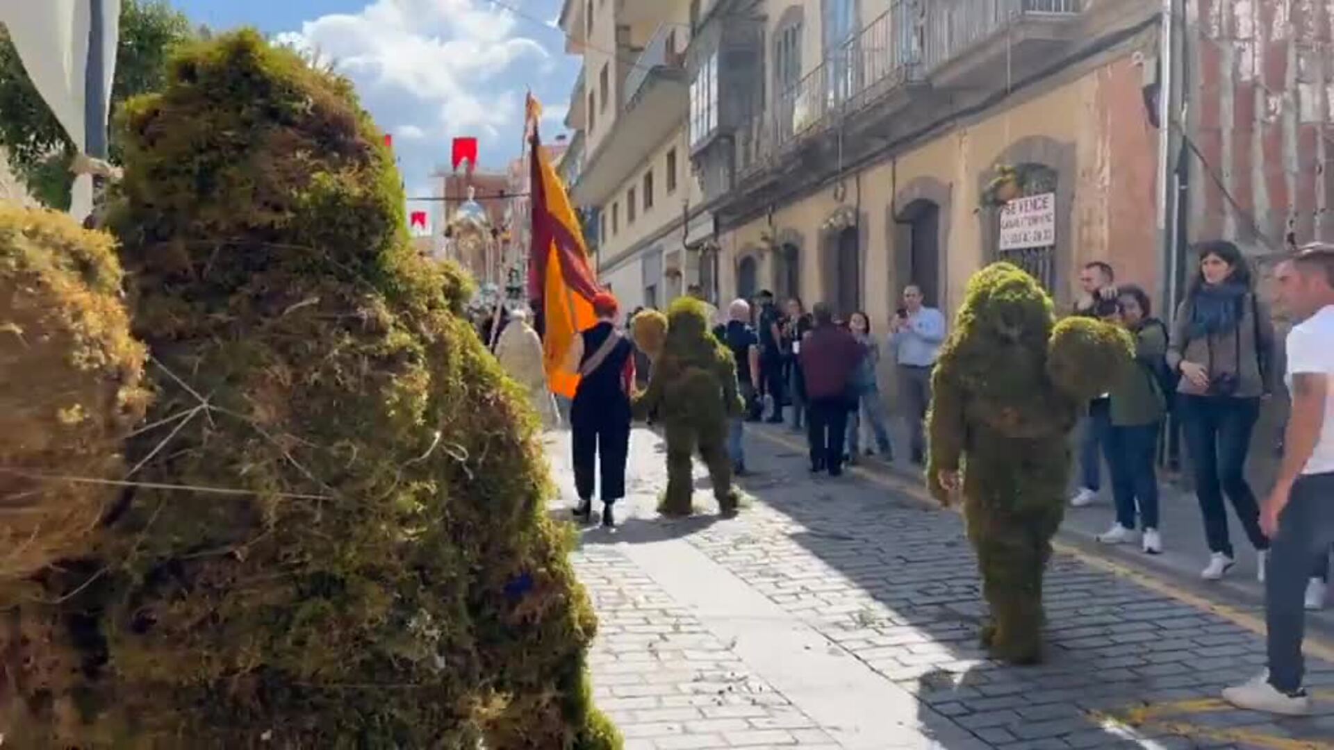 La localidad salmantina de Béjar celebra su Corpus Christi con los 'hombres de musgo'