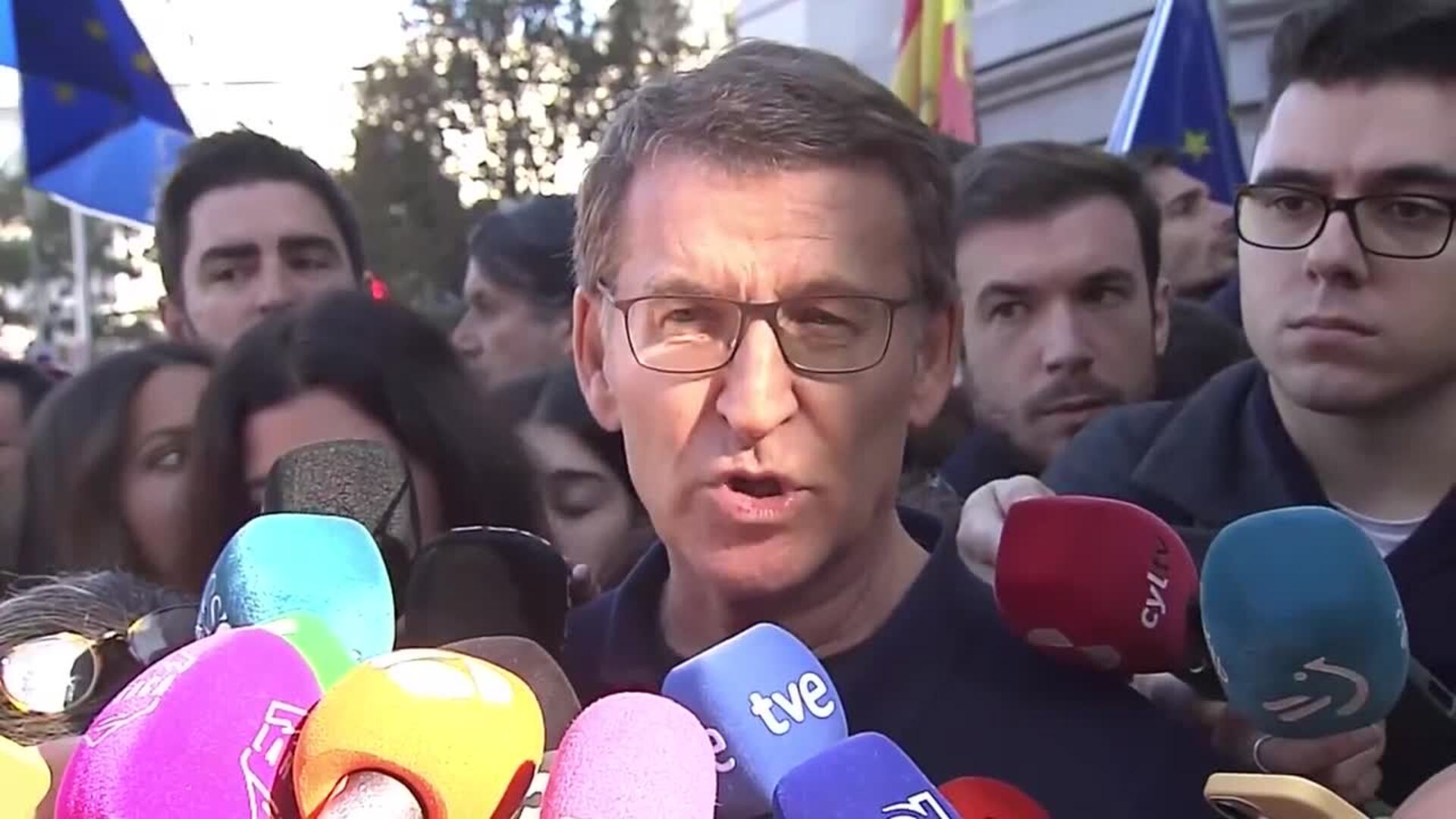 Feijóo exige Sánchez que "no levante muros" entre españoles y pide "no tener miedo"