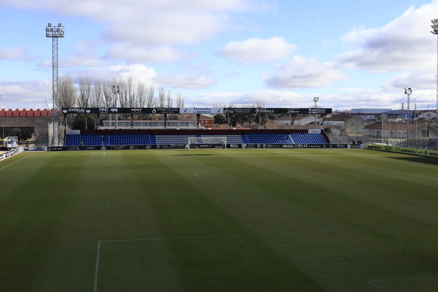 El Reina Sofía ya luce con las gradas supletorias para la Copa