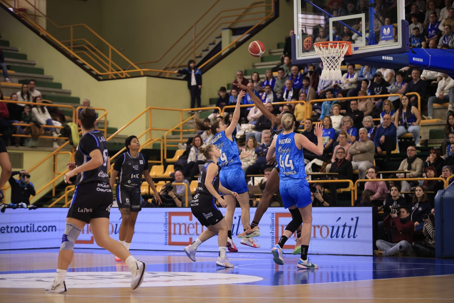 Amplia victoria y buen juego de Avenida ante el IDK