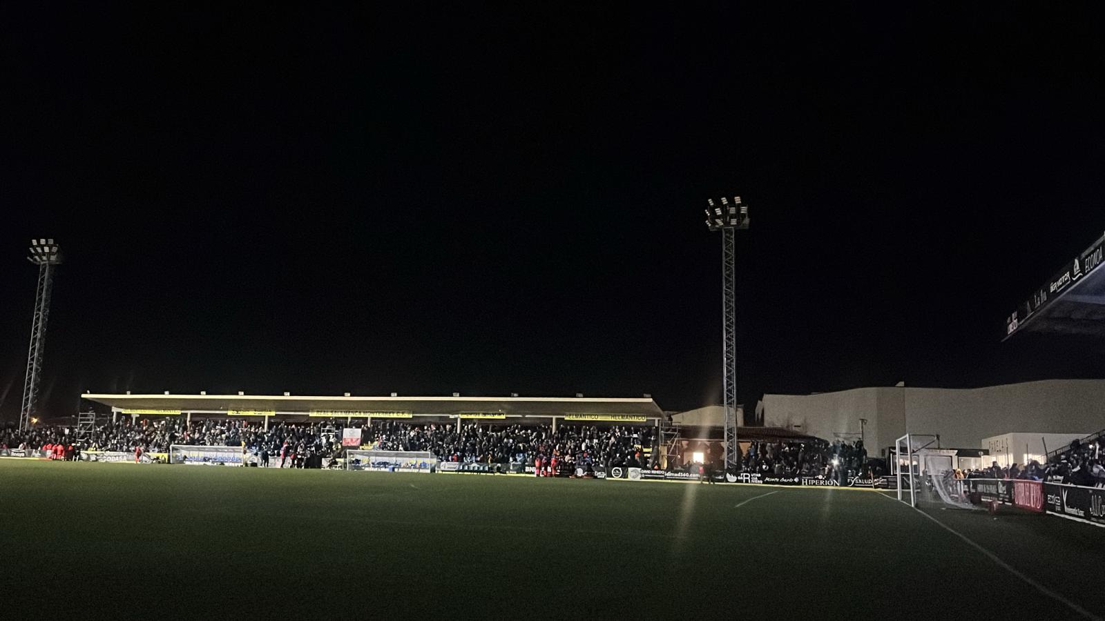 Las imágenes del aplazado Unionistas-Villarreal de la Copa del Rey por un apagón