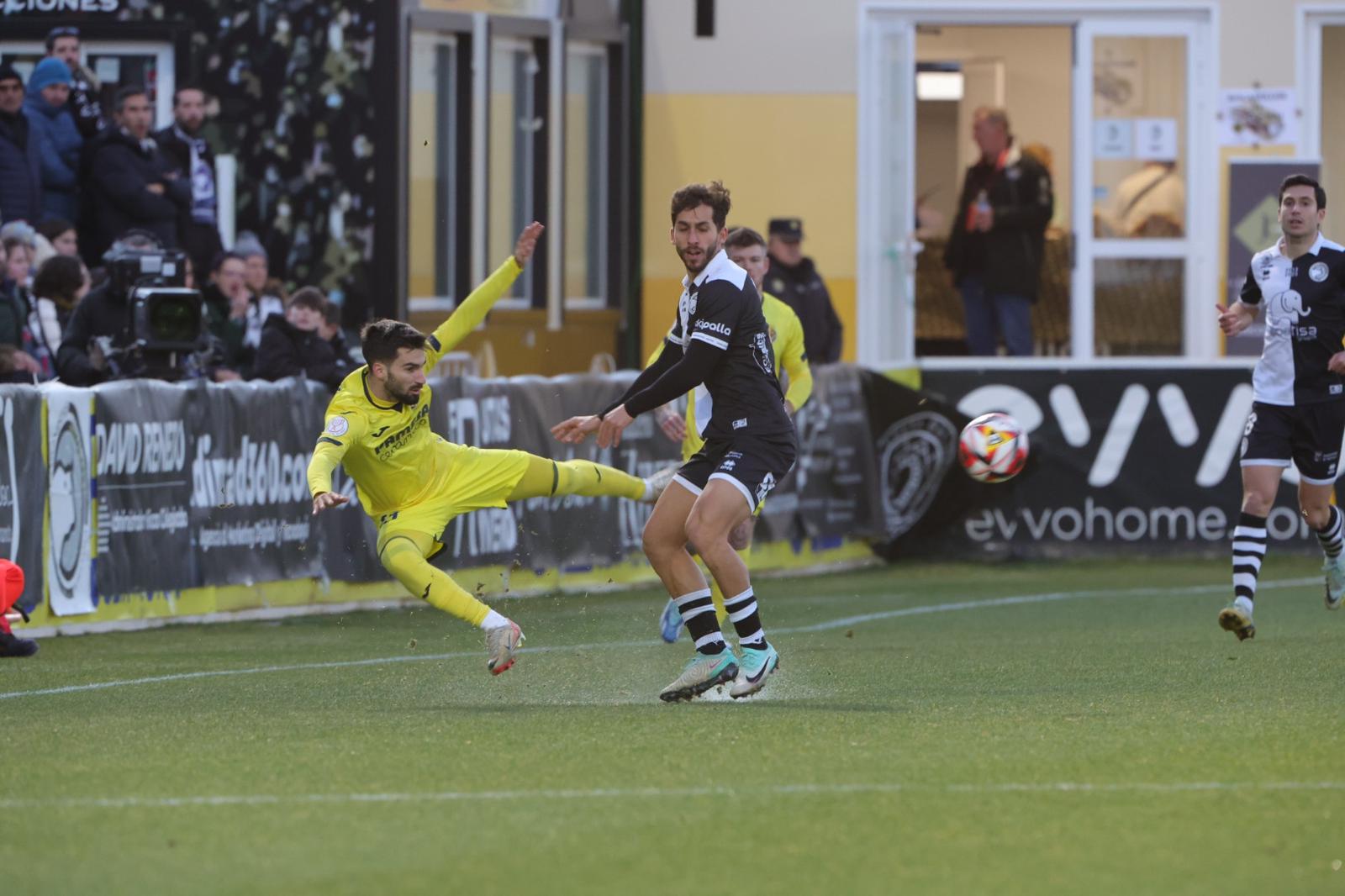 Las imágenes del aplazado Unionistas-Villarreal de la Copa del Rey por un apagón