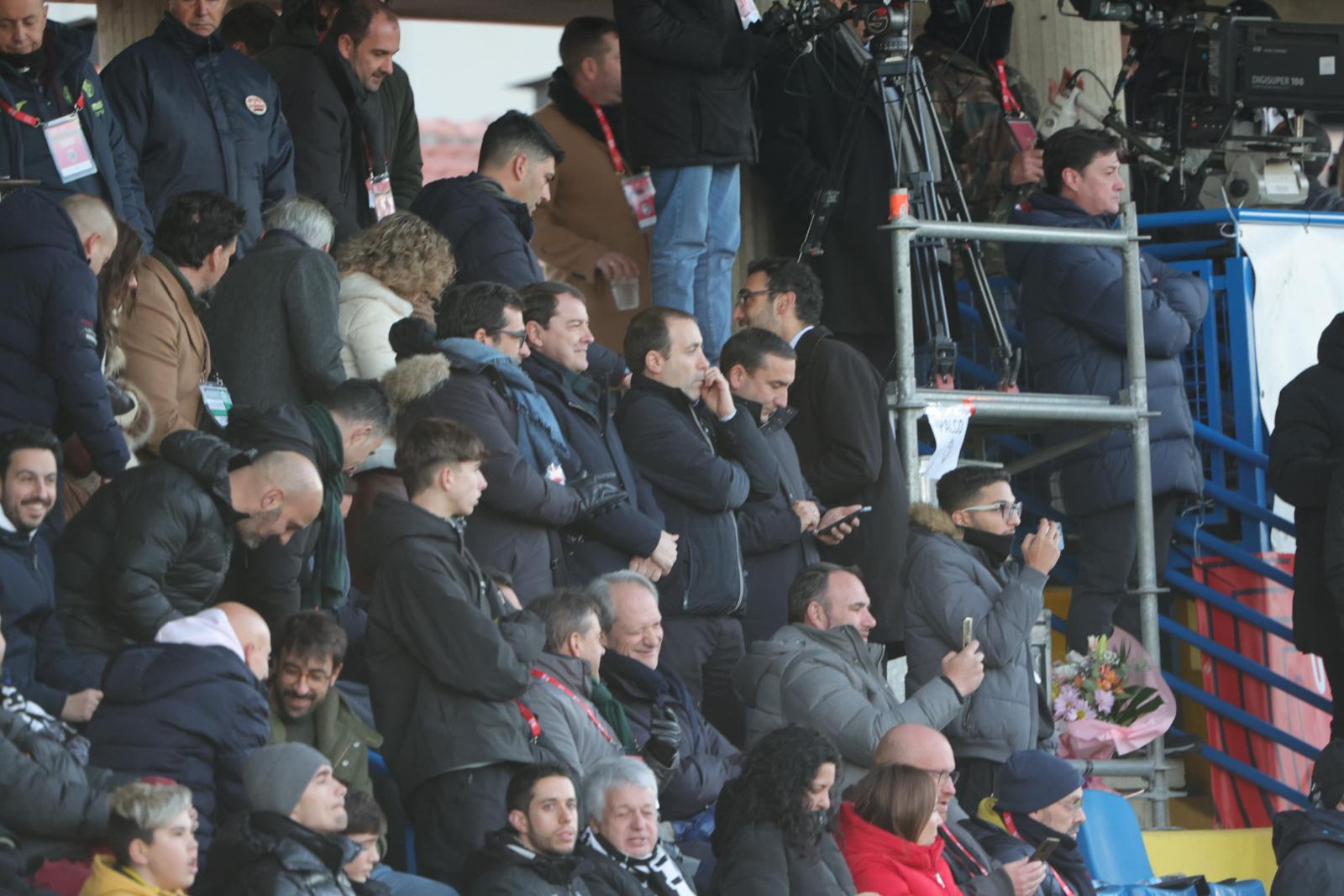 Las imágenes del aplazado Unionistas-Villarreal de la Copa del Rey por un apagón