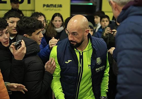 Pepe Reina, a su llegada ayer a Salamanca con el Villarreal.