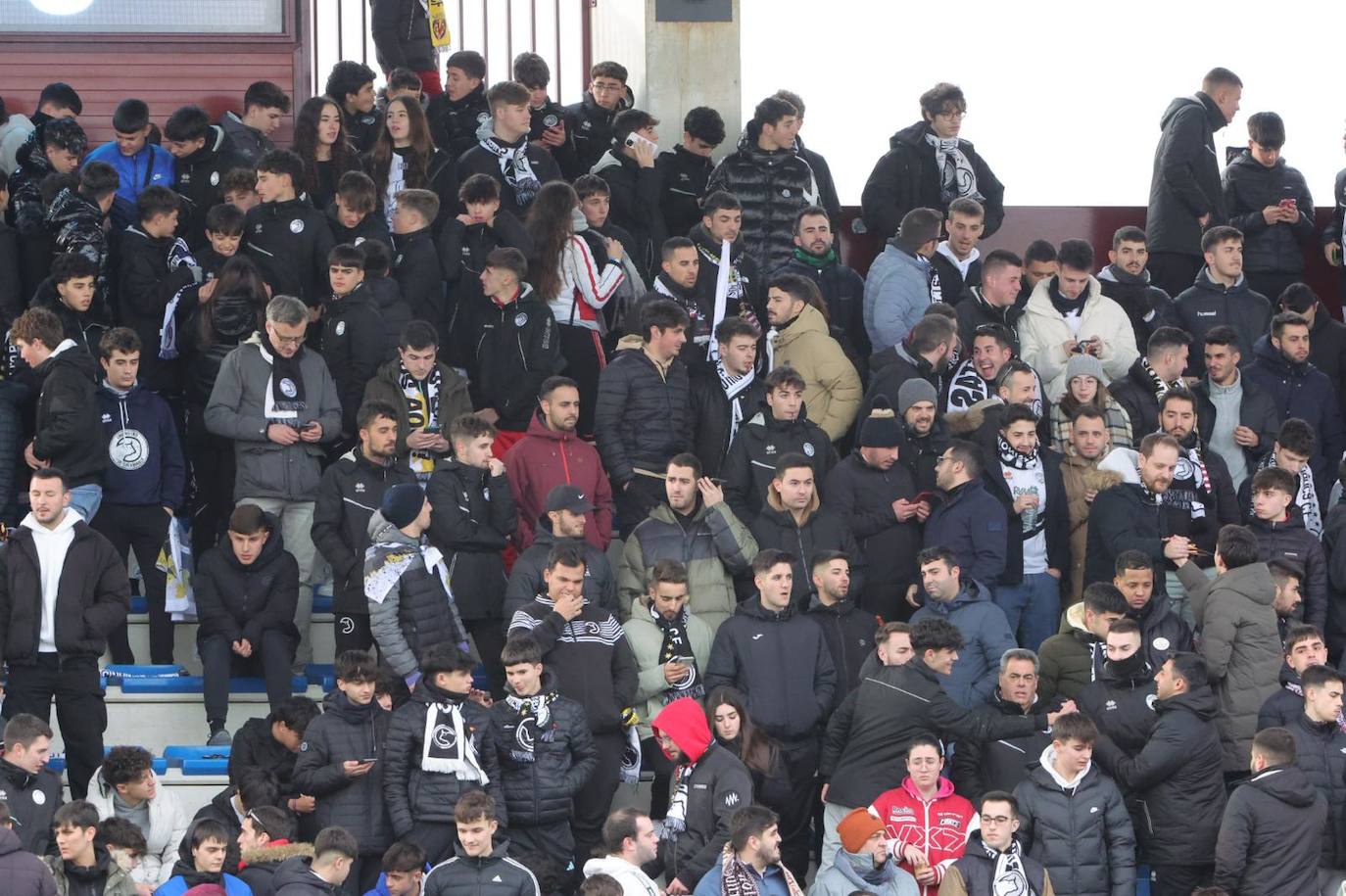 Carreras y una inmensa cola para el segundo capítulo del Unionistas-Villarreal