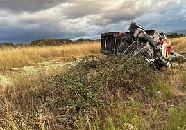 Imagen de un camión accidentado en Cabeza de Béjar, cuyo conductor acabo falleciendo