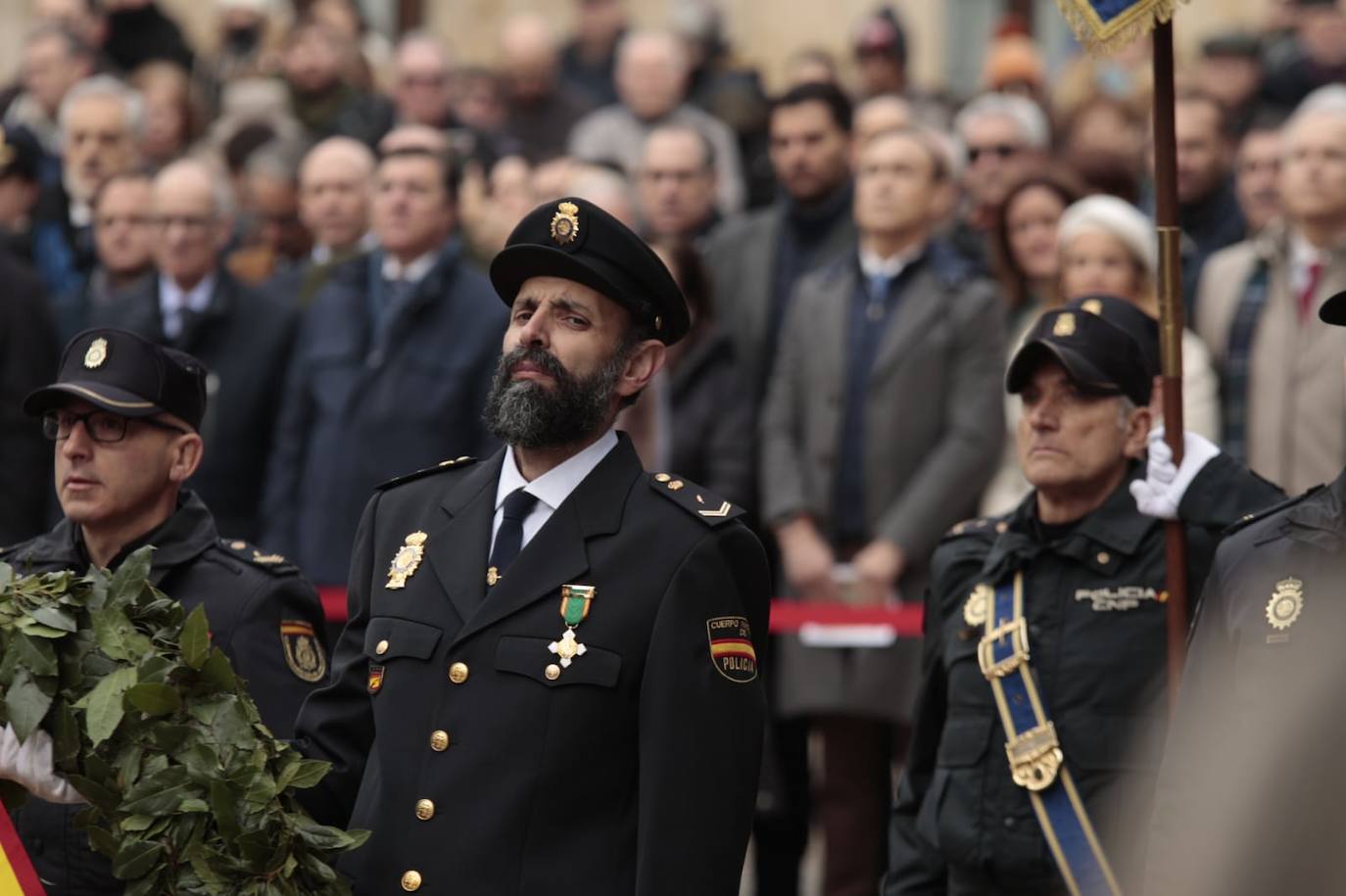 Salamanca regala a la Policía Nacional un solemne izado de bandera por sus 200 años