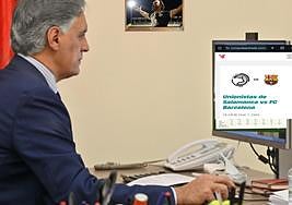 Uno de los memes que circulan por las redes con Carbayo esperando para poder comprar las entradas del partido entre Unionistas y el FC Barcelona.