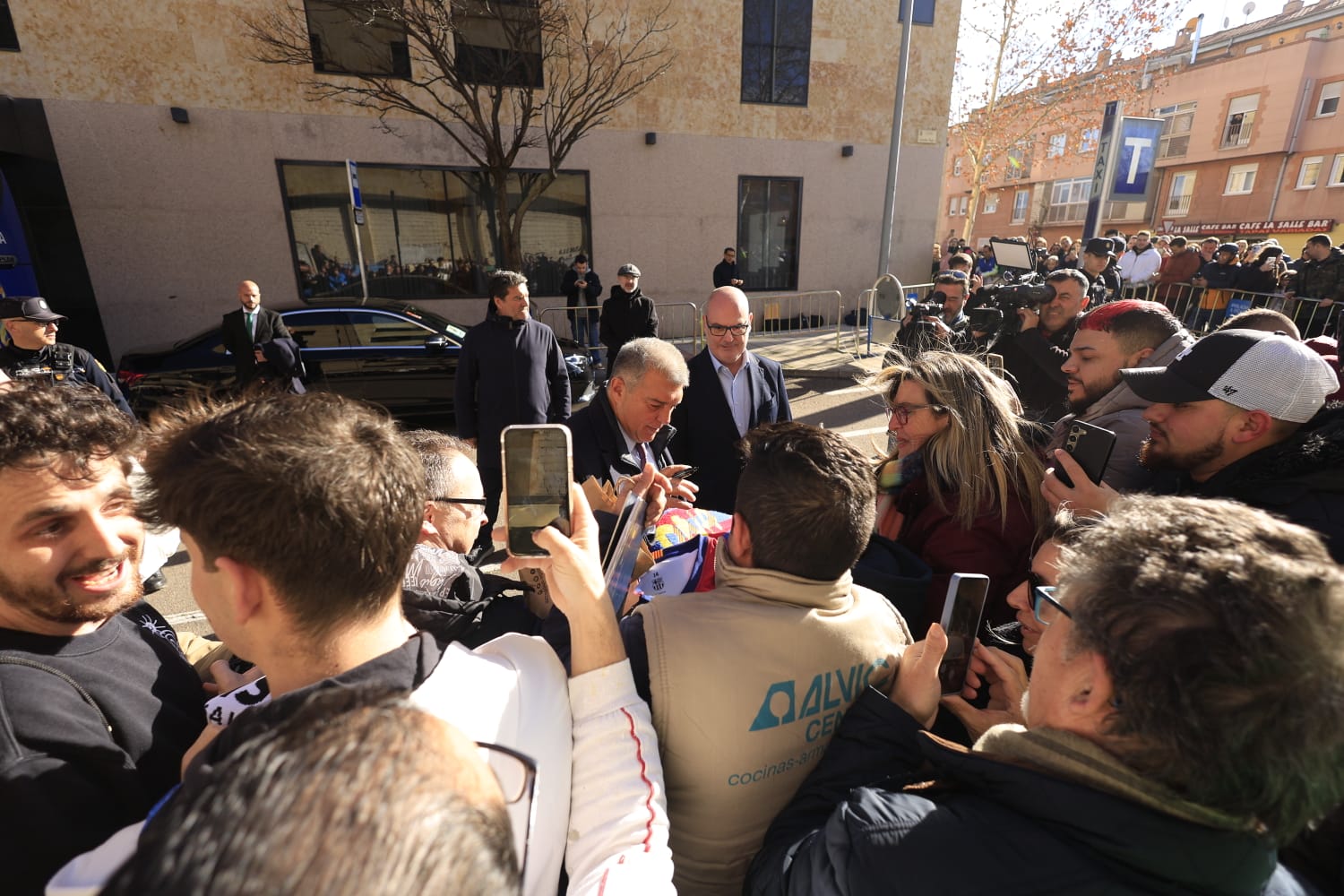 Locura ante la llegada del FC Barcelona en Salamanca