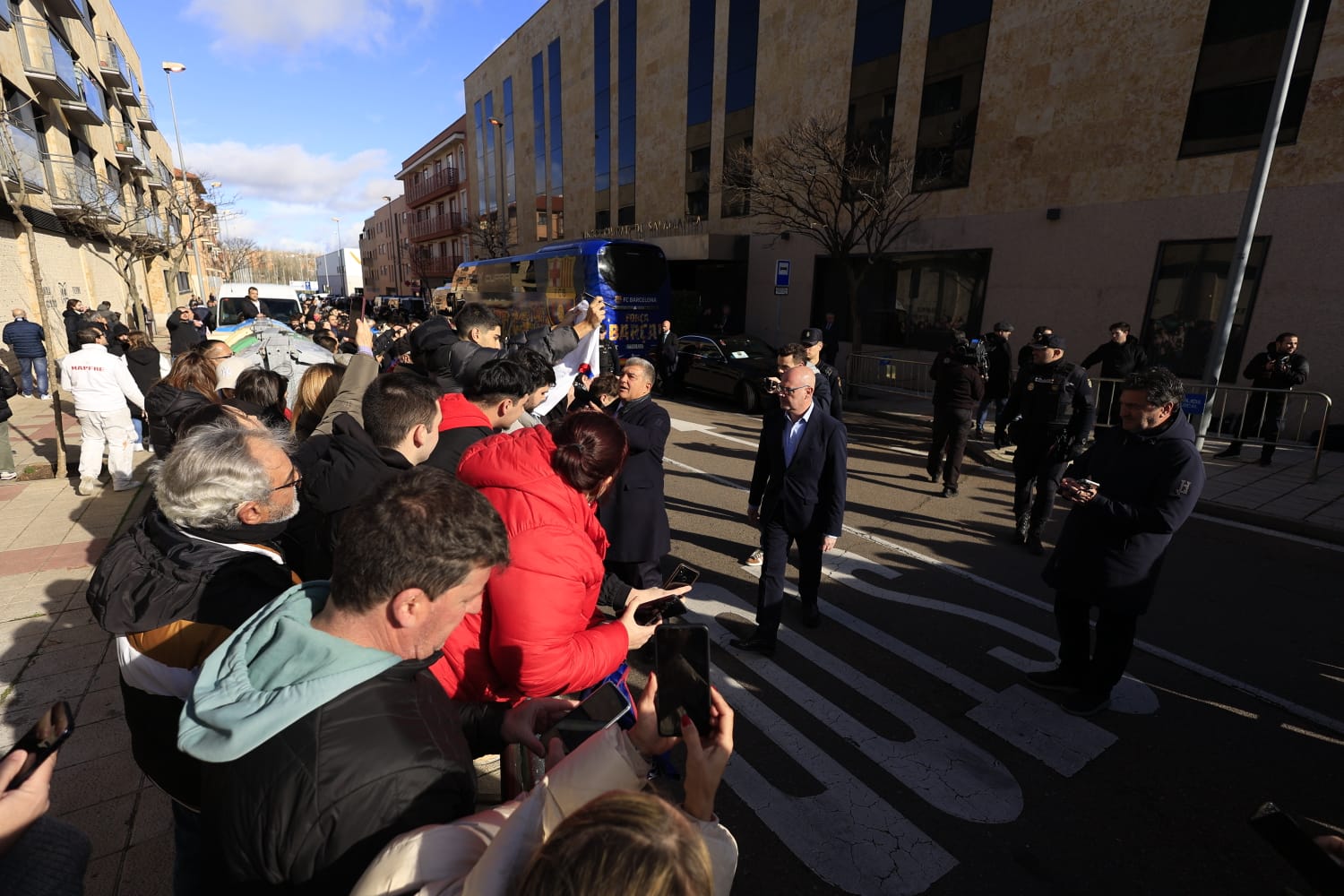 Locura ante la llegada del FC Barcelona en Salamanca