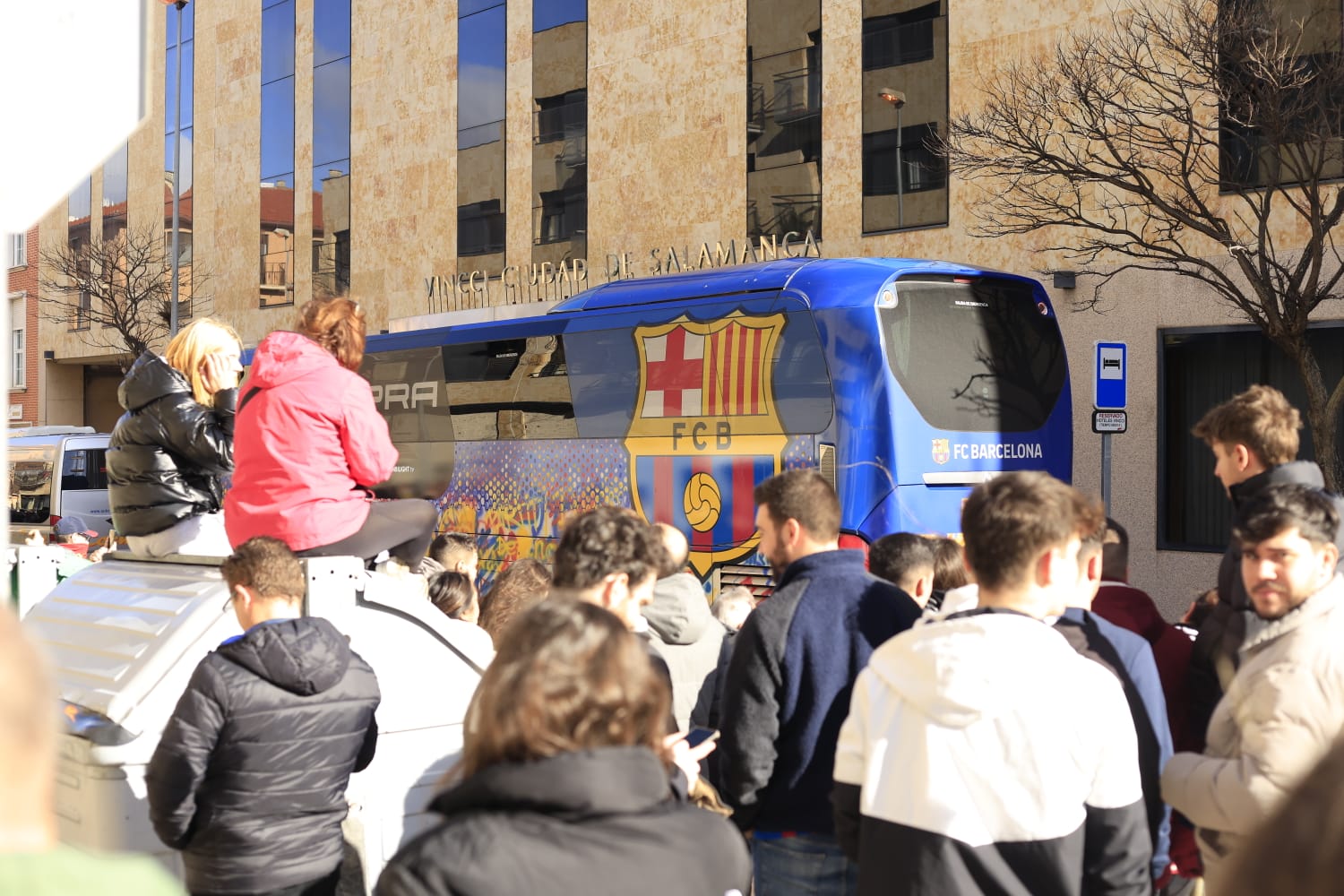 Locura ante la llegada del FC Barcelona en Salamanca