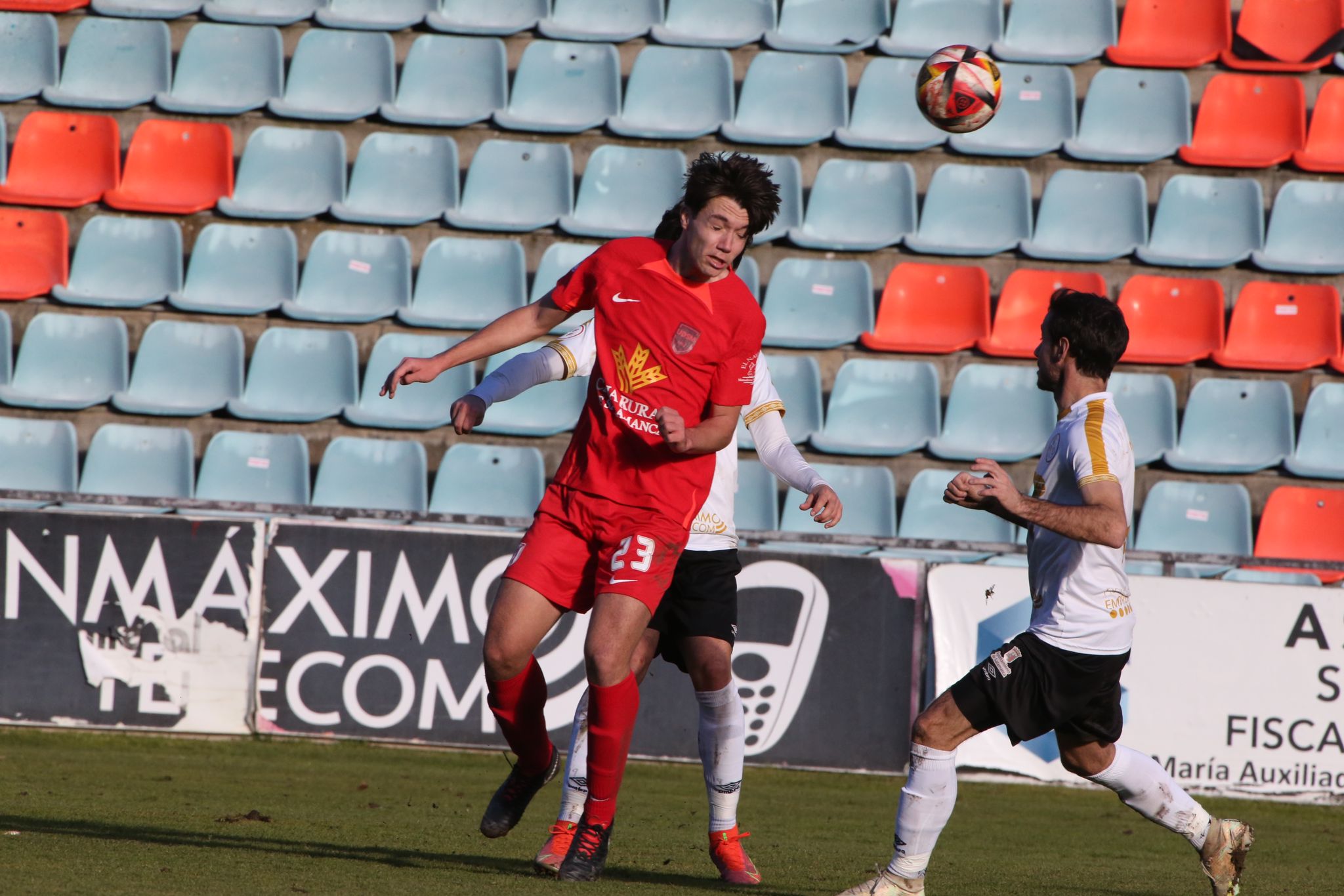 El Salamanca UDS se hace con el derbi y toma ventaja para el playoff (2-1)