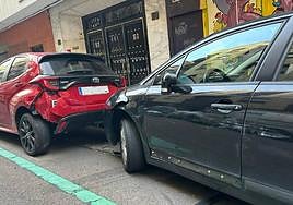 Los dos coches afectados en la calle Antonio Espinosa de Salamanca.