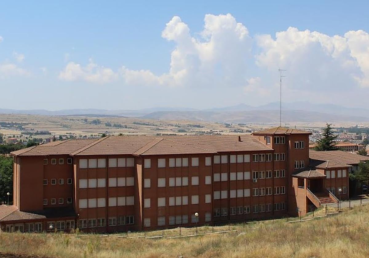 Escuela de Educación y Turismo en Ávila.