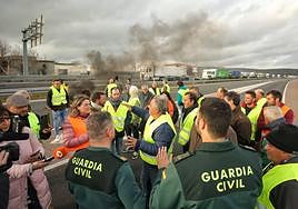 Protesta y corte de la autovía en Fuentes de Oñoro.